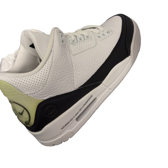 Jordan 3 retro Fragment (yellowing heel tab) Men’s 7/Women’s 9 - Picture 9 of 10